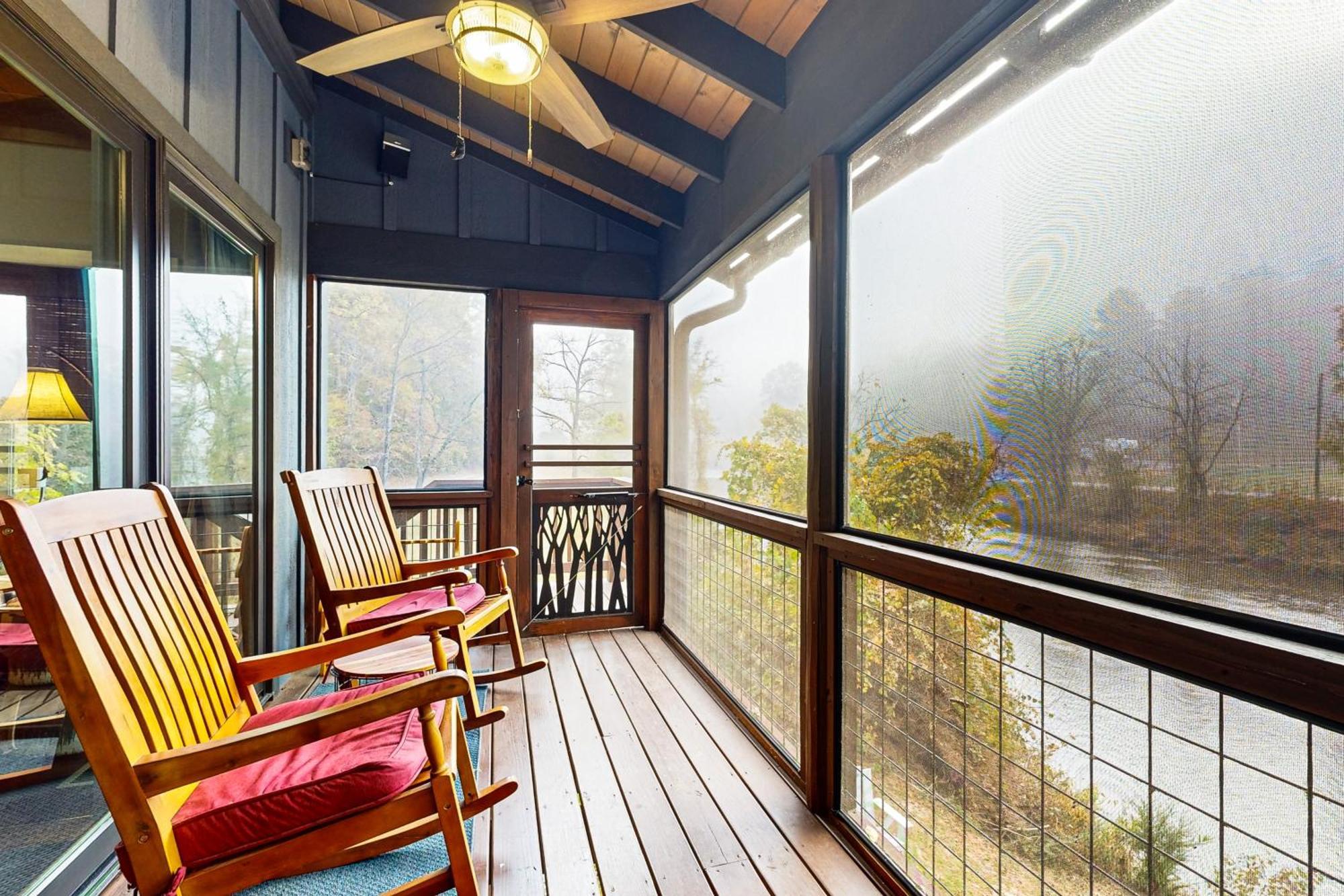 At E'S Villa Cullowhee Room photo