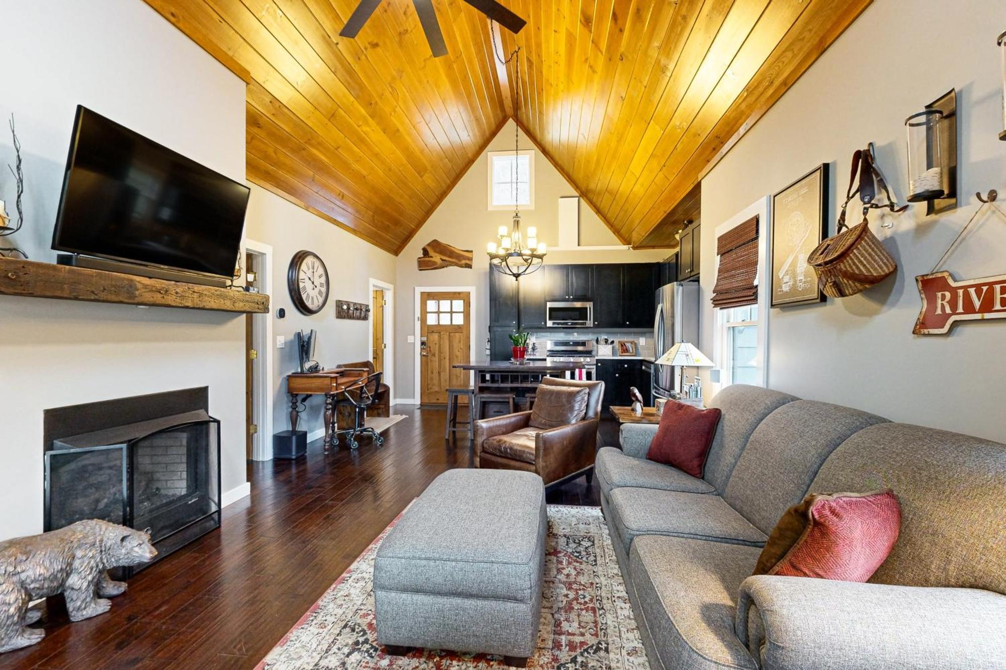 At E'S Villa Cullowhee Room photo